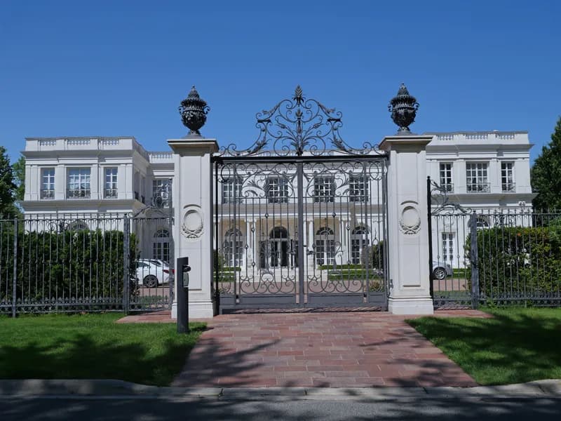 CEO and Daughters Shot During Mansion Break-In