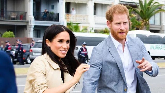 Police Move In as Mob Surrounds Harry, Meghan